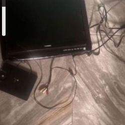 Good 18 Inch Flat Tv And Antenna $20