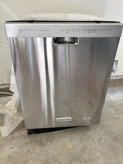 KitchenAid Front Control Dishwasher (Model: KDFE104DSS2)