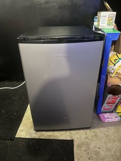 Hisense Mini Fridge 1.7 Cu Ft