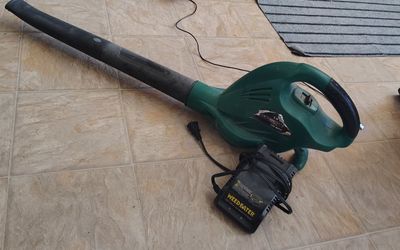 Cordless Leaf Blower W/ Charger