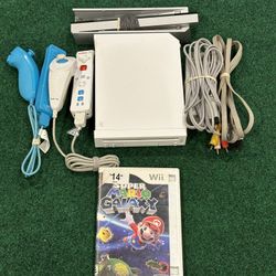 Nintendo Wii White Console + Super Mario Galaxy Game + 2 Remotes + 2 Nunchucks