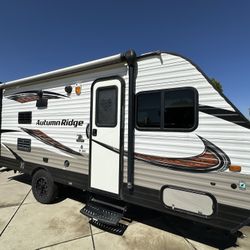 2018 18BHS Starwood Travel Trailer Bunkbeds With Slideout
