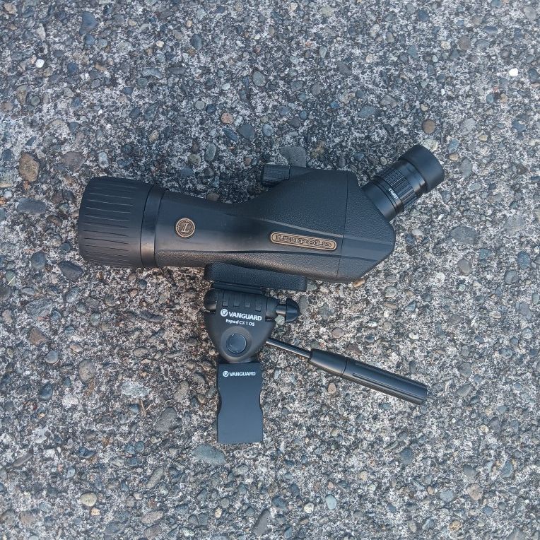 LEUPOLD 15X-45X 60mm Ventura Spotting Scope Excellent Condition With Vanguard Window Mount. For Pick Up Fremont. No Low Ball Offers Please. No Trades
