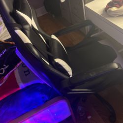 Black And White Game Chair 