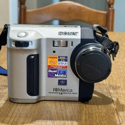 Sony Mavica MVC-FD92 1.2MP Digital Camera - Black & Metallic silver Works Great!