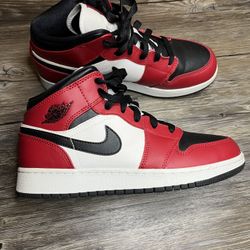 Jordan 1 Mid Chicago Black Toe (GS) 6Y