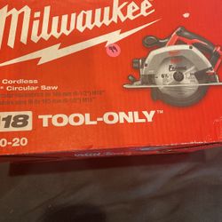 Milwaukee M18 18-Volt Lithium-Ion Cordless 6-1/2 in. Circular Saw (Tool-Only)
