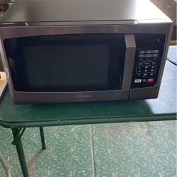 REDUCED…. REDUCED ….. Toshiba Countertop Microwave
