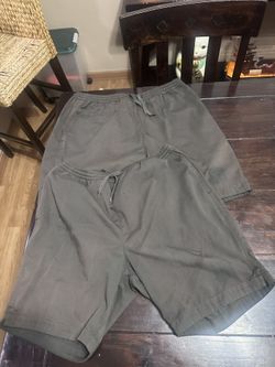 (4) XXL Undefeated Sweatshorts Brand New