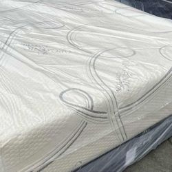 CAL KING MEMORY FOAM MATTRESS SET WHIT BOX SPRING BRAND NEW ✅️