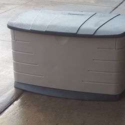 Rubbermaid Storage 