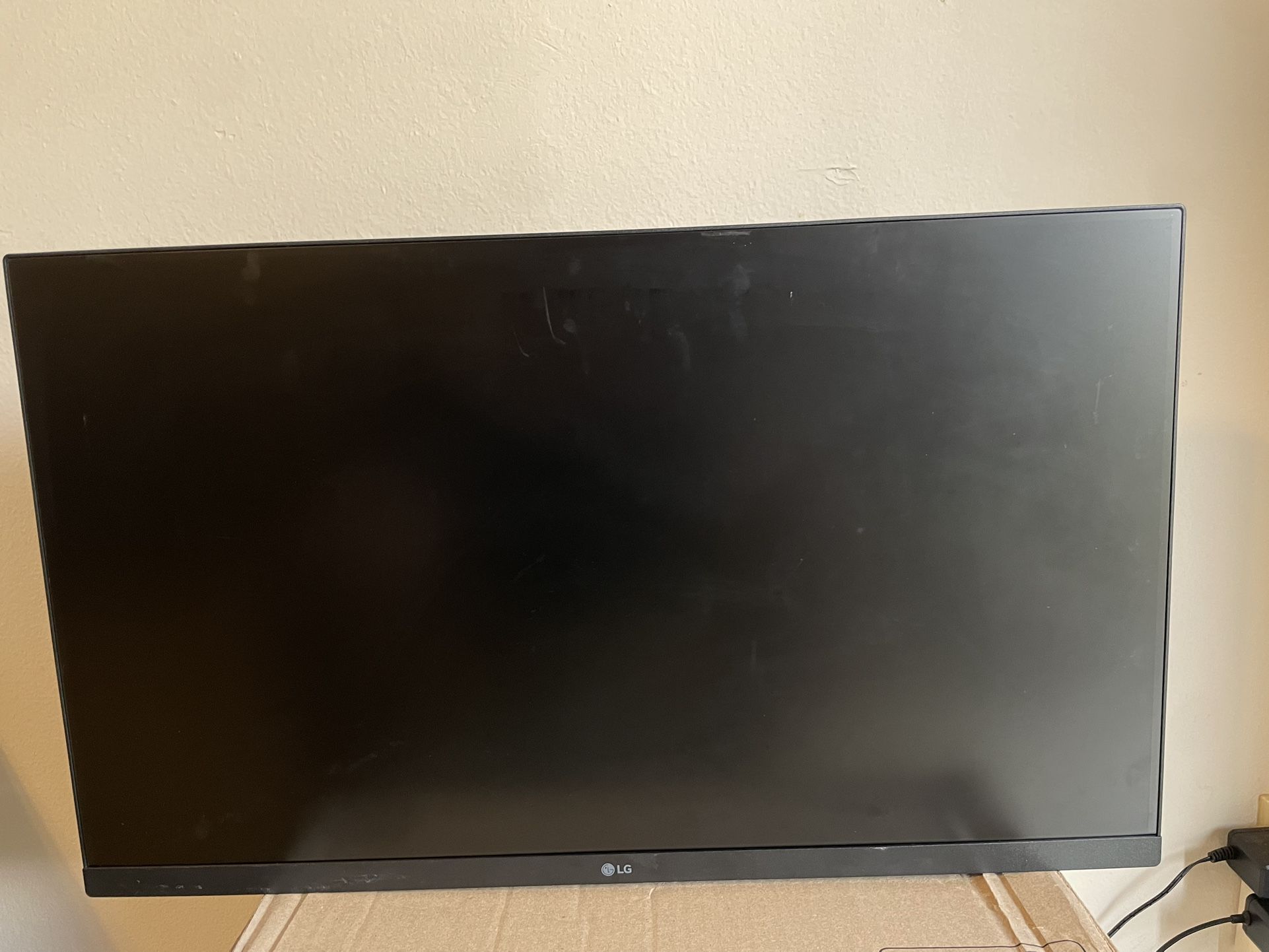 LG 27 Inch LED Tv Monitor