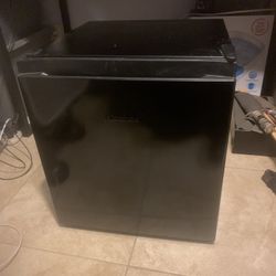 Black Hisense Mini Fridge 