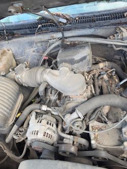 Tahoe Yukon Suburban Escalade Engine 5.7L 1(contact info removed) 1(contact info removed) 2000  139K MILES