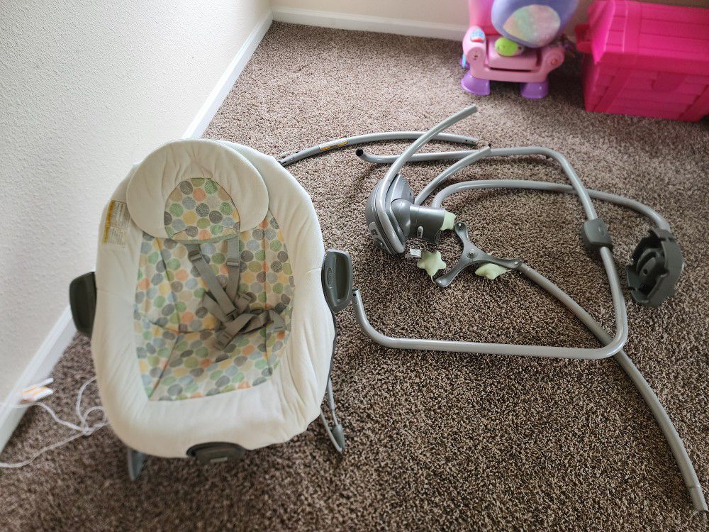 Graco Baby Swing And Graco Car Seat