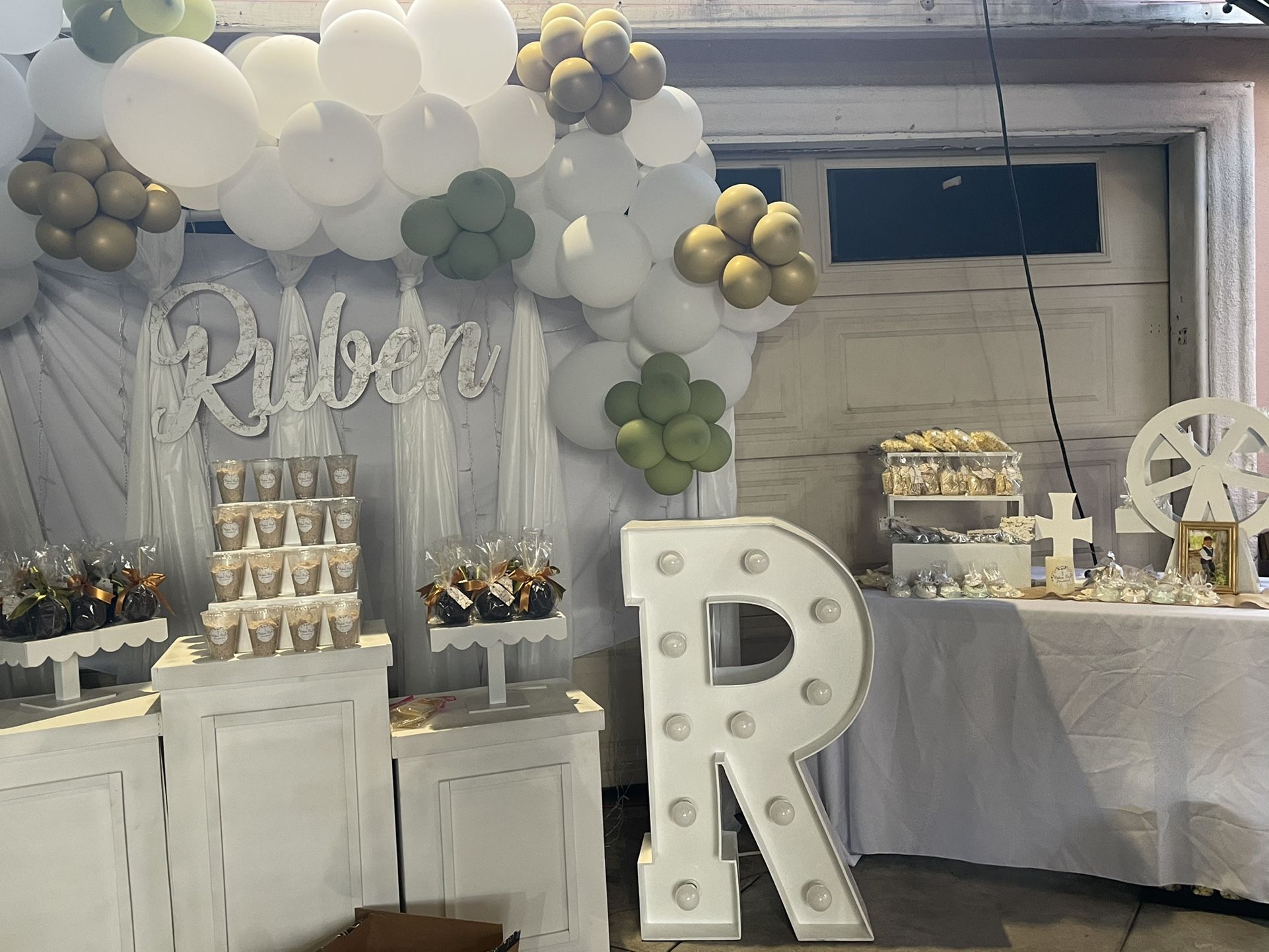 Dessert Stands And Decor 