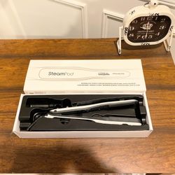 L’Oréal Professionel SteamPod Hair Straightener (Retail $250)