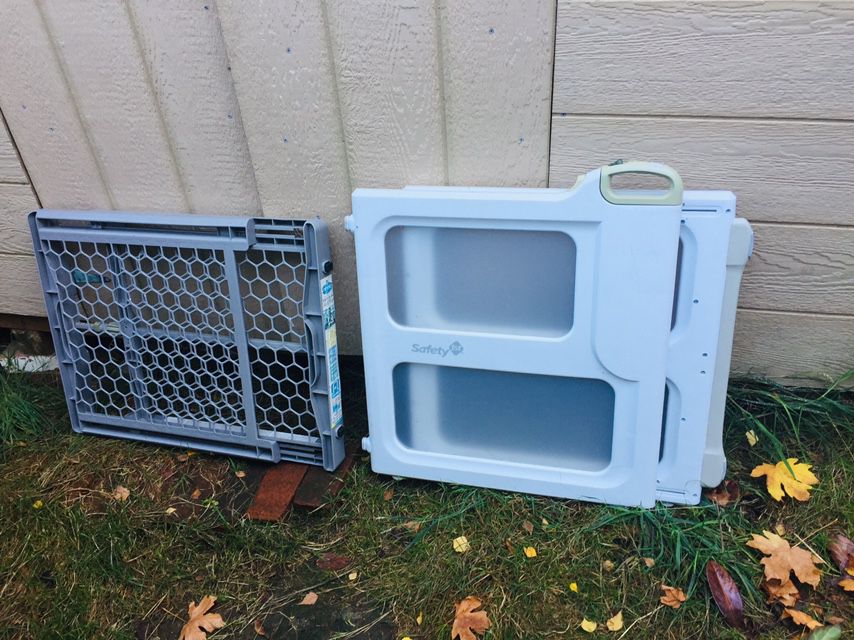 TWO Easy Fit Plastic Adjustable Gates 