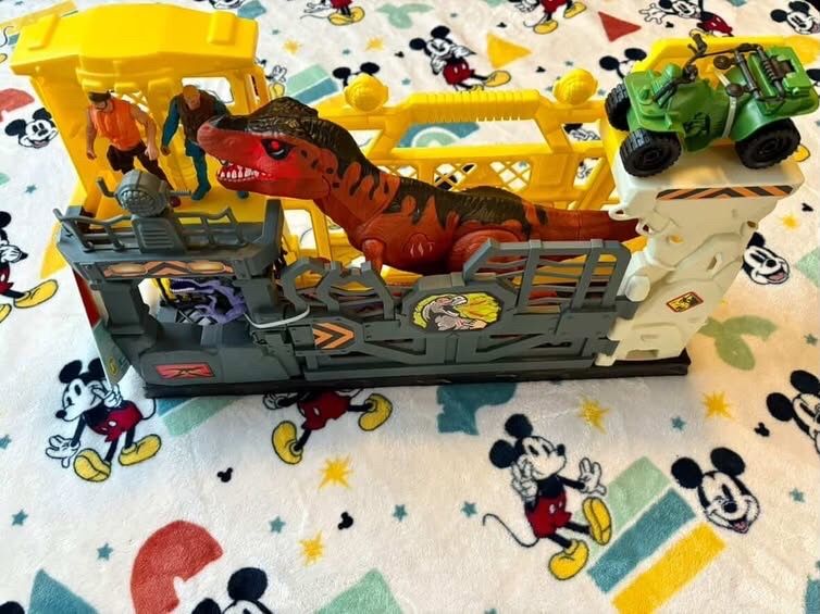 Kid Connection Dinosaur Mega Play Set with Light & Sound, 28 Pieces,