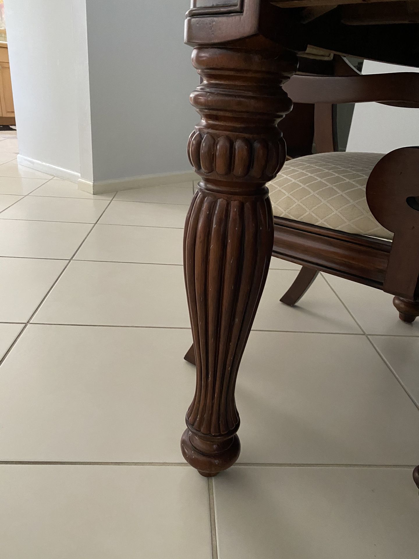 Shermag furniture Solid Wood dining room table with extension and 6