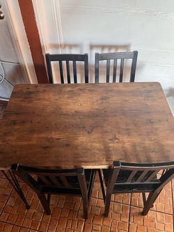 Dinning table + 4 chairs