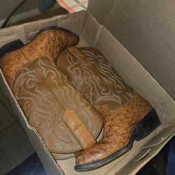 Men's  Boots ..US Size 6.5 