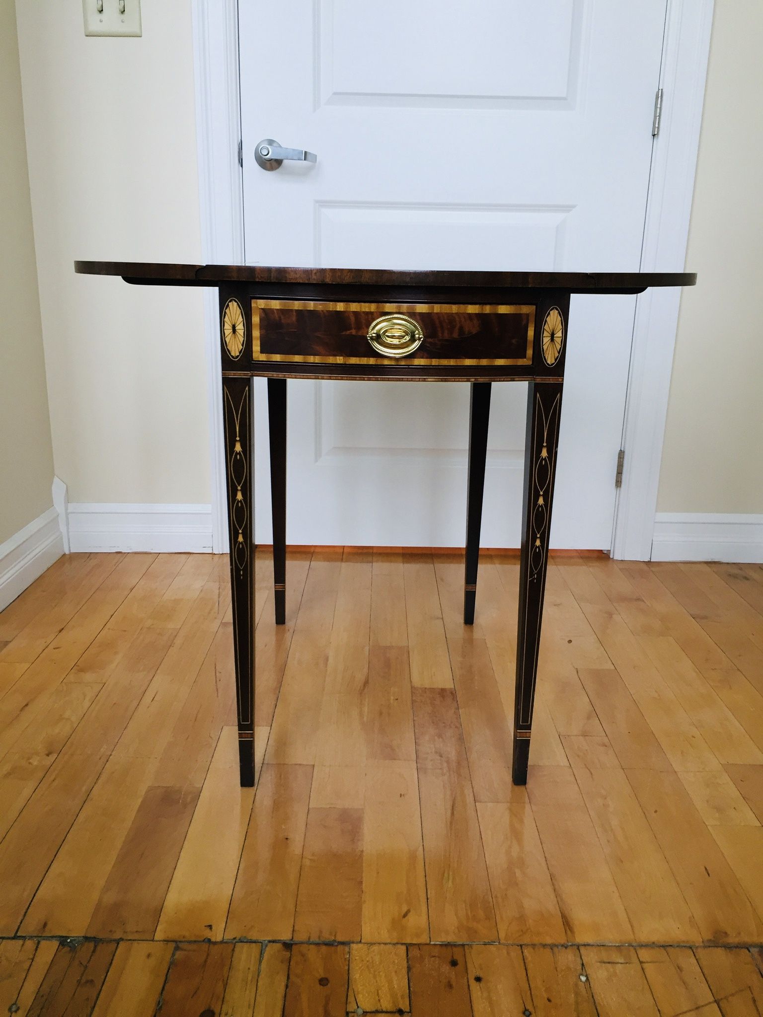 The same exact table you can see on TV in the White House when they broadcast meetings of President of the United States with foreign leaders! Elegant