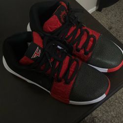 This Are LeBron Nike Shoes