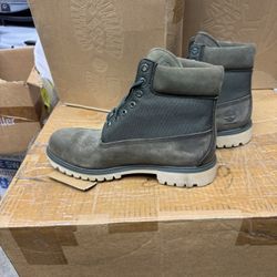 TIMBERLAD MEN BOOTS SIZE 12 NEVER USED 