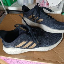 WOMEN 'S Name Brand Shoes, Some Are NEW.