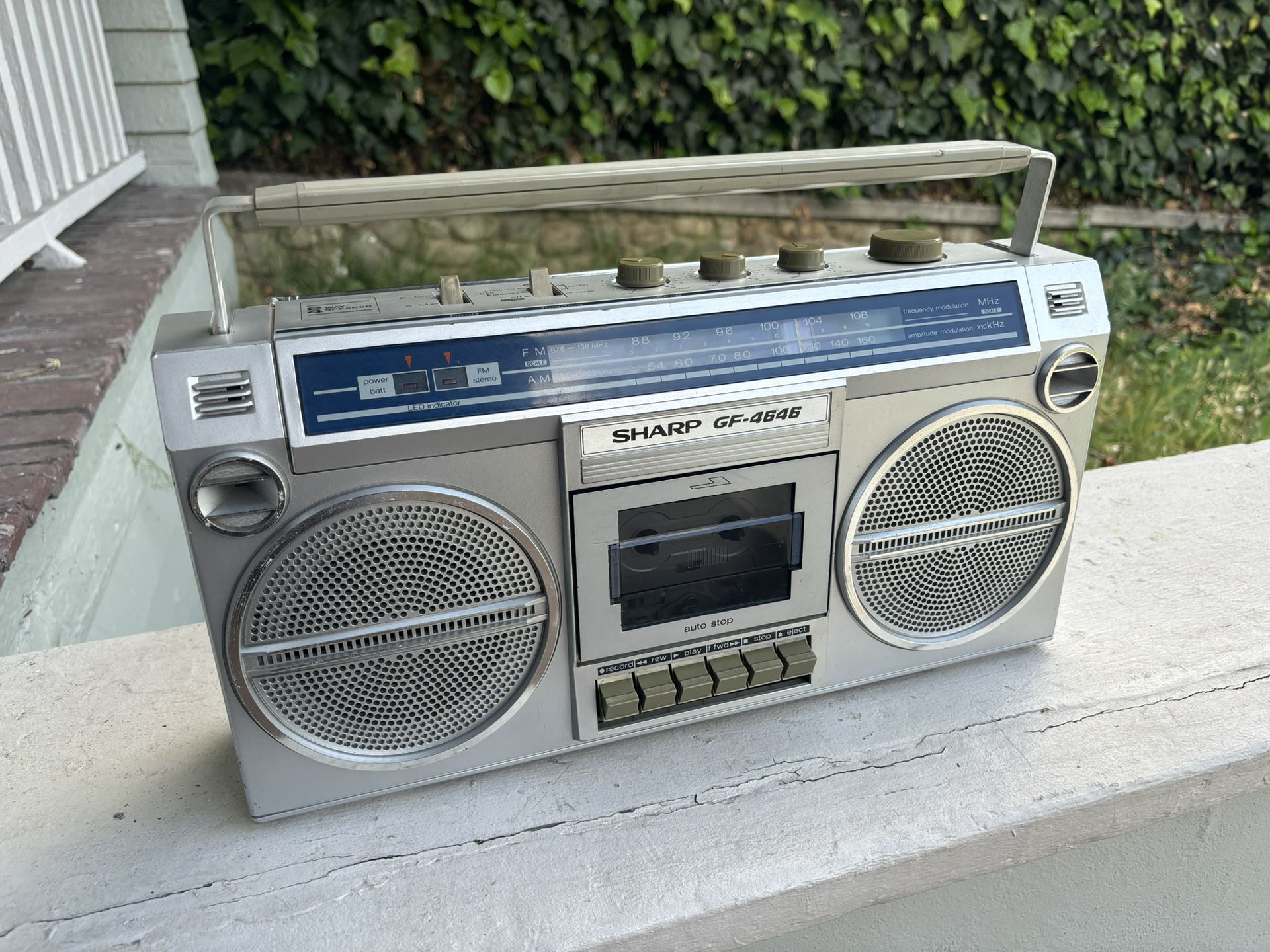 Sharp GF-4646 Boombox Radio Boom Box Ghetto Blaster Ghettoblaster Cassette Tape Player