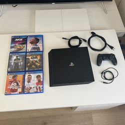 Sony PlayStation 4 Pro PS4 1TB Black Console CUH-7015B W/ Controller with games