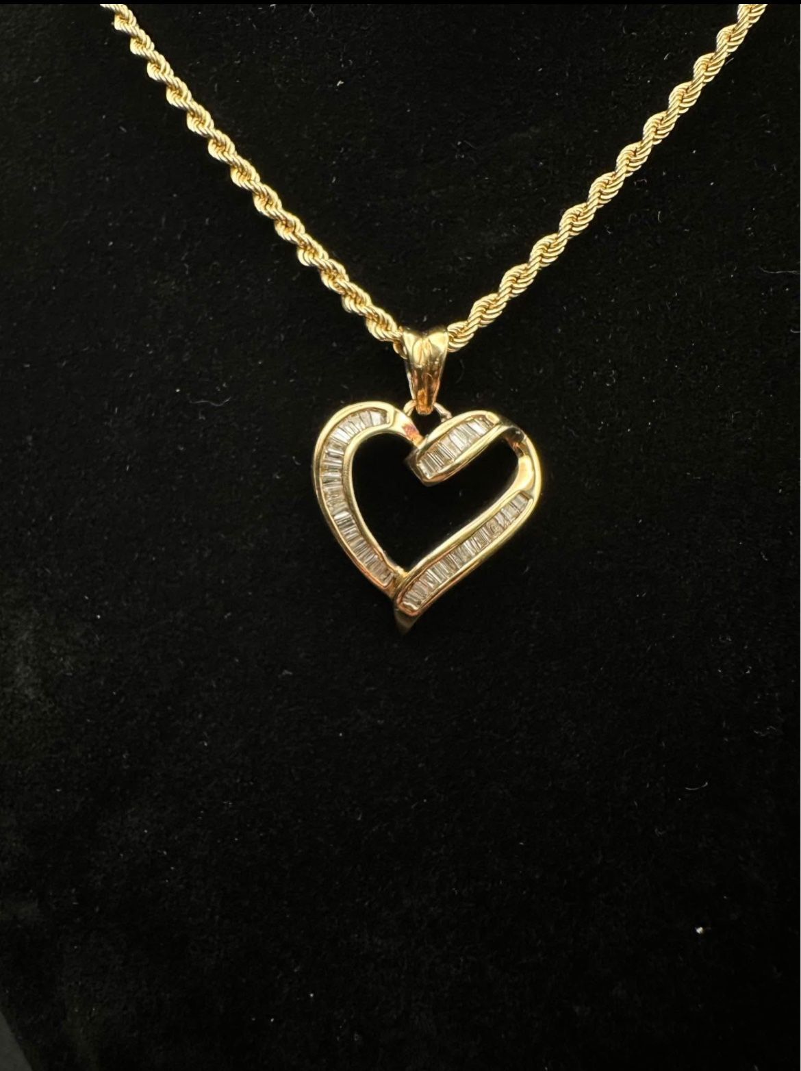 14k Gold rope chain W heart pendant &diamonds!