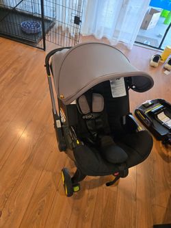 Doona stroller with base and box