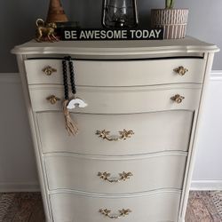 SMALL FRENCH PROVINCIAL CHEST DRESSER