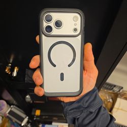 
🔥 iPhone 17 Pro Max – 256GB – Silver – Like New! — $1,200 🔥