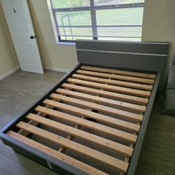 Queen Size Platform Bed 