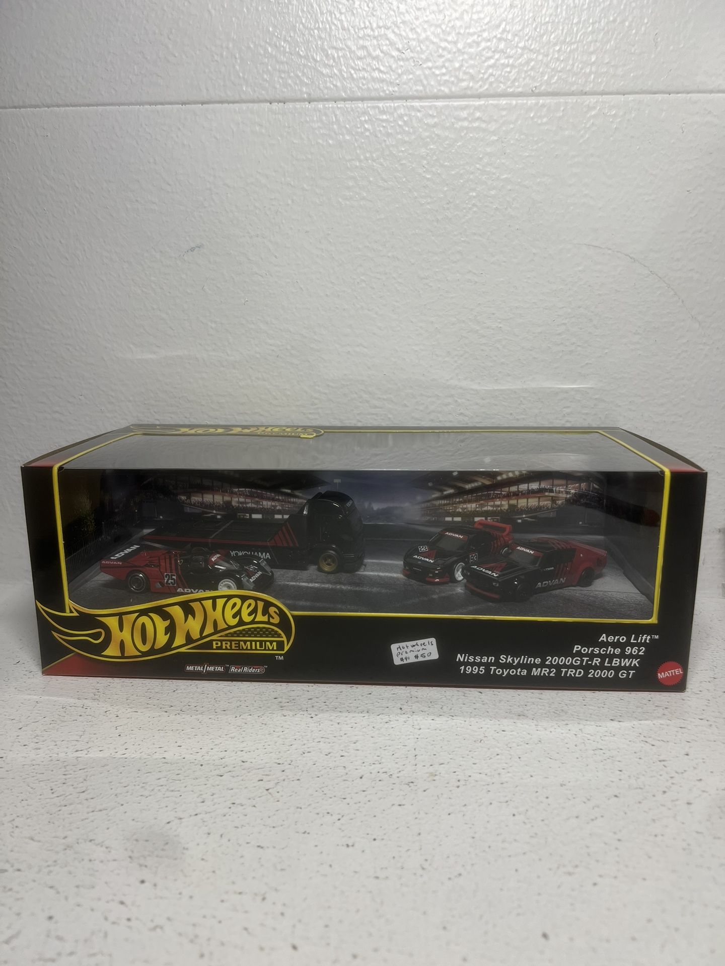 Hot Wheels Premium Collector Diorama ADVAN Set Porsche 962