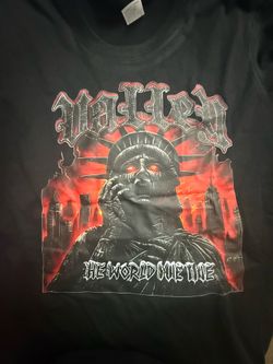 Small men’s graphic tee