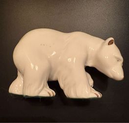 Polar bear figure