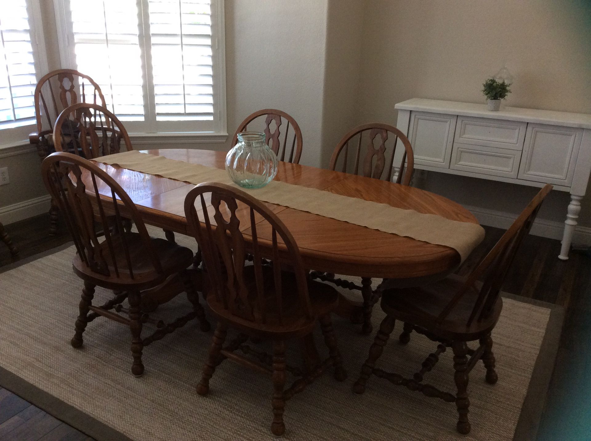 Oak Dining Table w/ 8 chairs