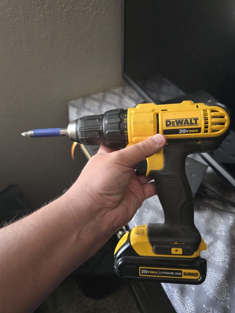 Dewalt DCD771 Drill