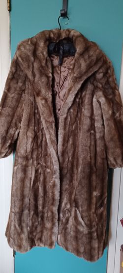 VINTAGE FAUX FUR COAT