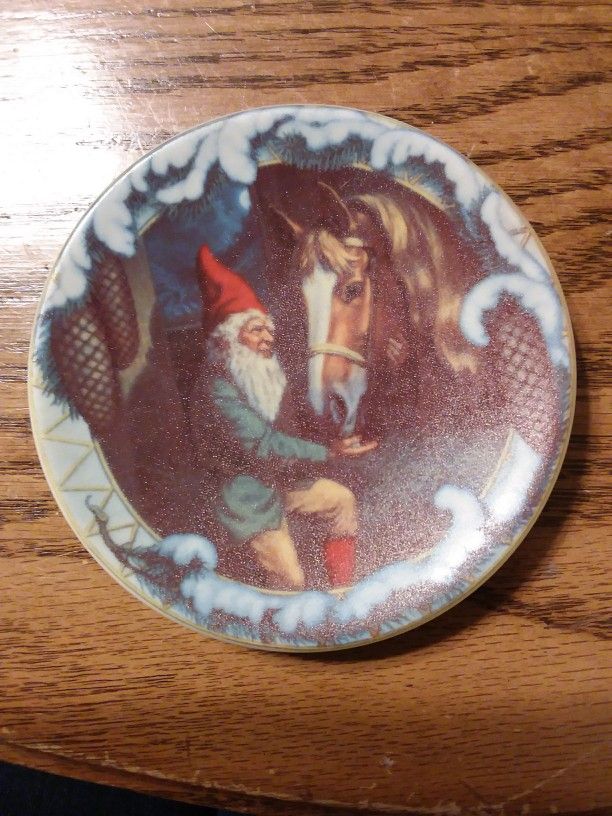 Collectible Plates From Arabia Of Finland