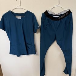 Sketchers Large Size Breeze 3 Pocketwww Curved Vneck Top and 3 pocket Stretch Pants.  Bahama color.