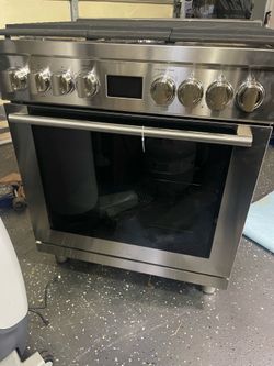 New stainless steel gas range Electrolux oven