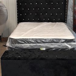 Brand New Queen Bed Large Dresser With Mirror And Nightstand In Either Black Or Gray