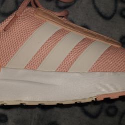 Women Adidas tennis shoes