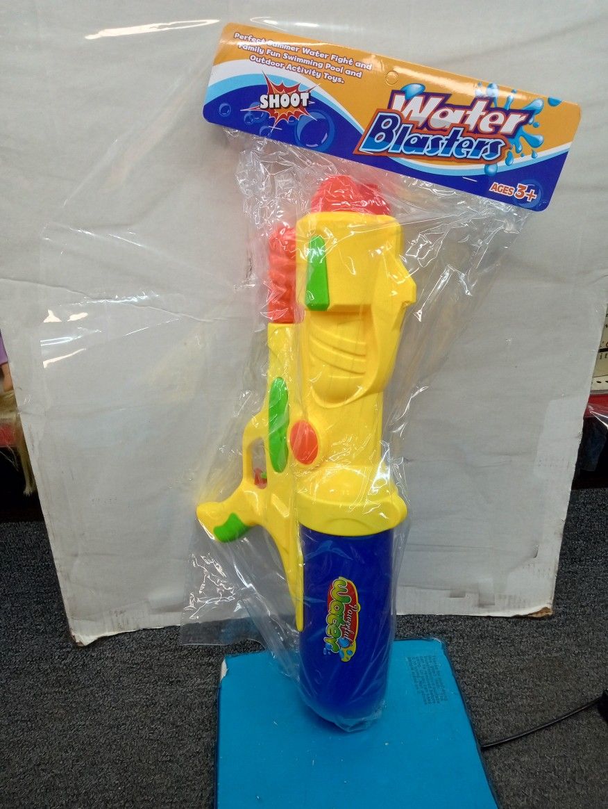 LG water blasters perfect summer water fights and family fun swimming pool and outdoor activity