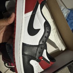 Jordan 1 Low Black Toe Size 8.5